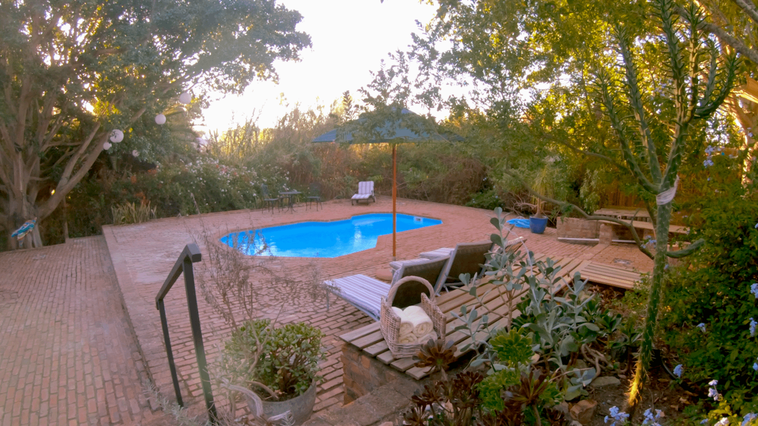 Gemütlicher Pool der Darling Lodge